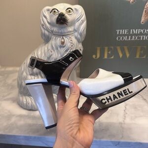 Rare vintage CHANEL 90’s platform sandals! 38.5